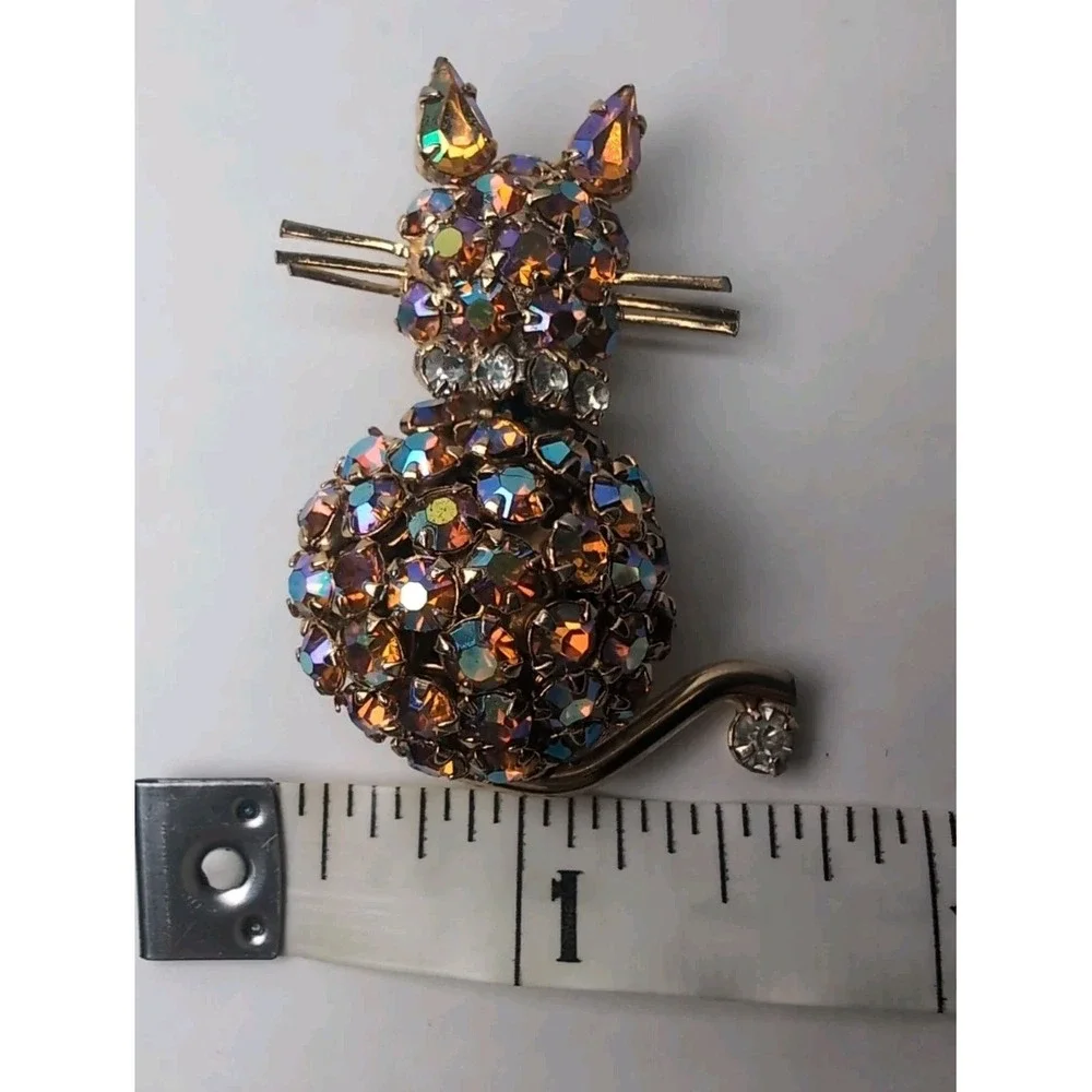 WARNER Cat Brooch Gold Tone Auroras Borealis Rhinestones Vintage Kitty Pin